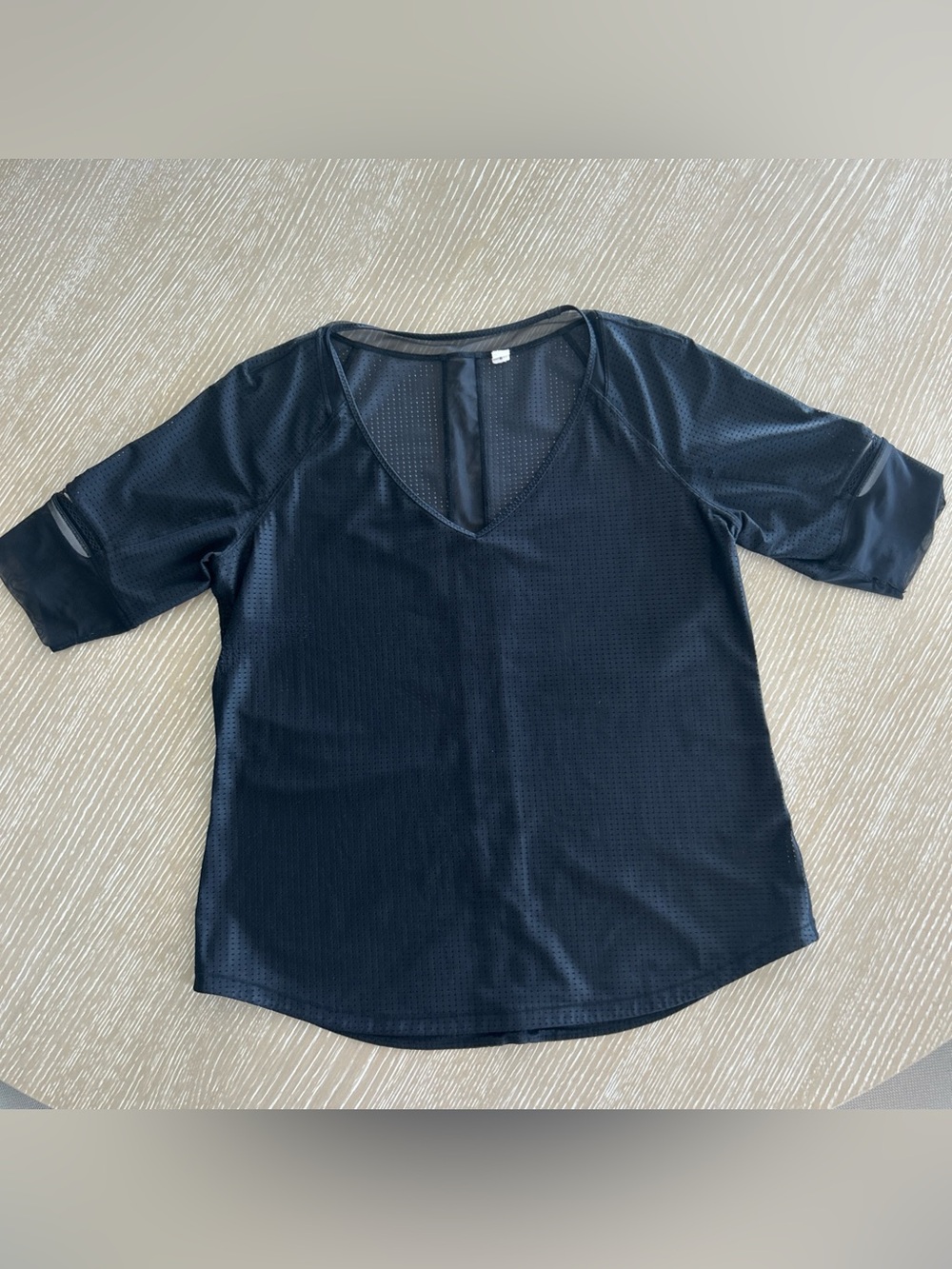 Lululemon Var-City Mesh V-Neck Tee Black Women’s 8 Short Sleeve Activewear